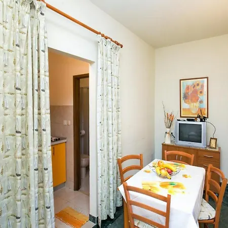 Apartment Elelu - Two-bedroom With Terrace