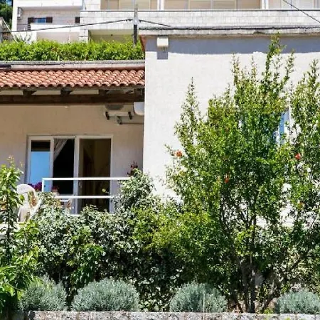 Apartman Elelu - Two-bedroom With Terrace